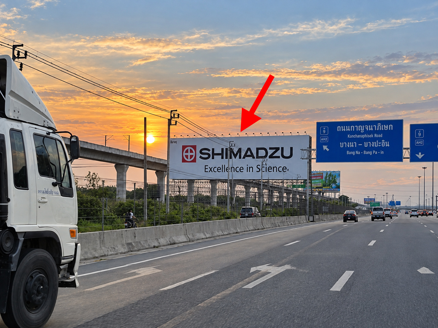 ป้ายโฆษณาแยกวงแหวนรอบนอก กม.8(E) ขาเข้า รูปที่ 1